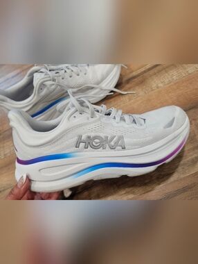 Hoka Bondi – Grayish White with Purple & Blue Accents – Lightly Used